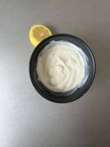 Joghurt Dip mit Zitrone
