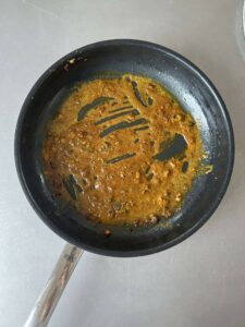 Pfanne mit Gewürzen