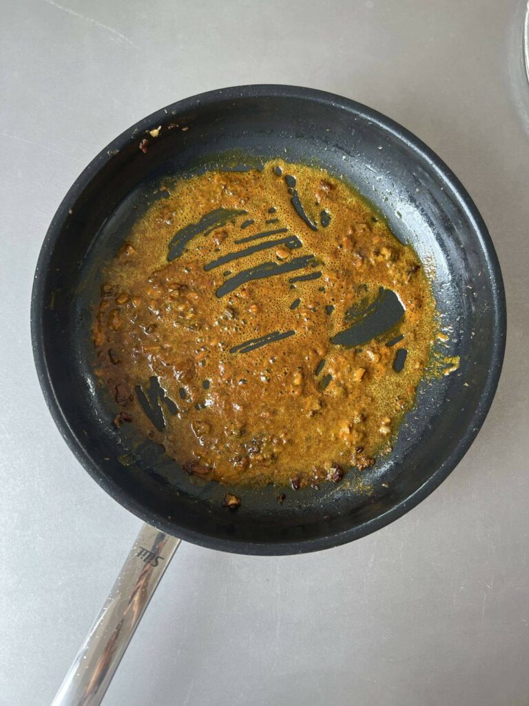 Pfanne mit Gewürzen